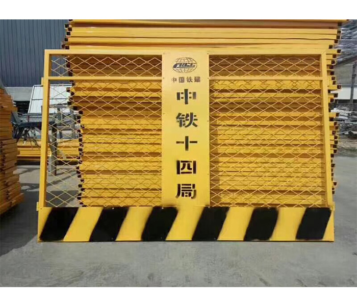 中國(guó)鐵建臨邊防護(hù)欄案例