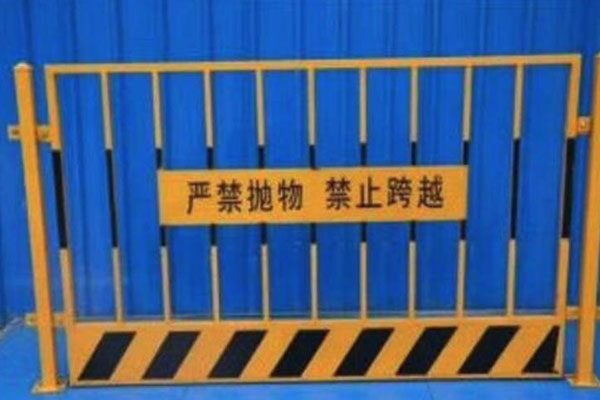 臨邊防護(hù)欄